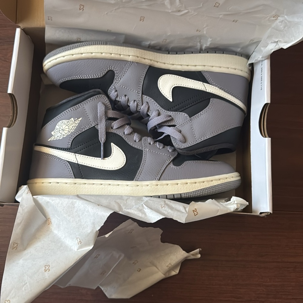 Air Jordan 1 mid